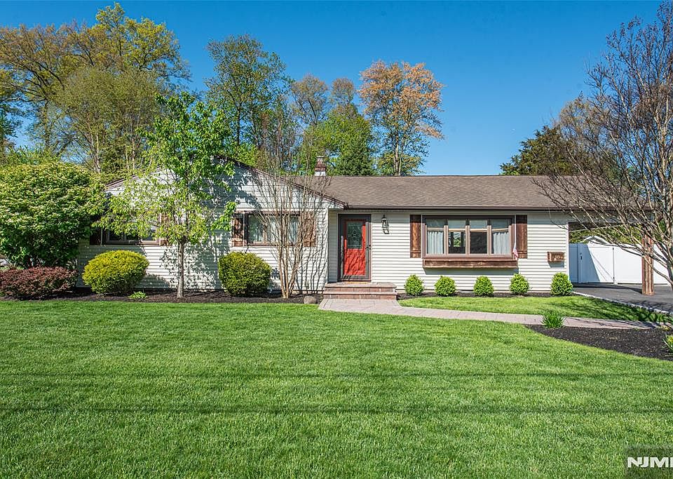 1st image of 18 Evergreen Drive Lincoln Park