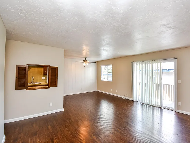 Megan Court Apartments — Photo 32