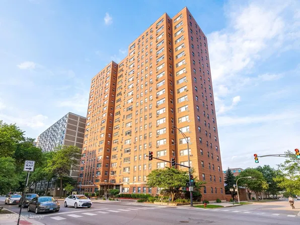 2909 N Sheridan Rd APT 1907, Chicago, IL 60657