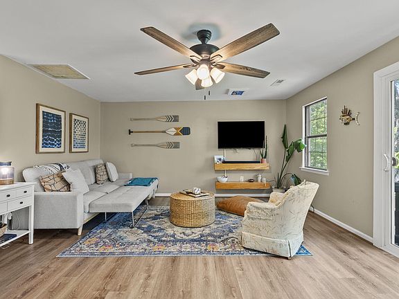 3rd image of 1686 Wells Landing Rd