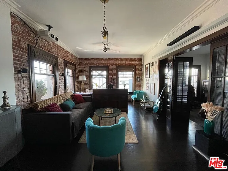 2121 James M Wood Blvd #201 — Photo 2