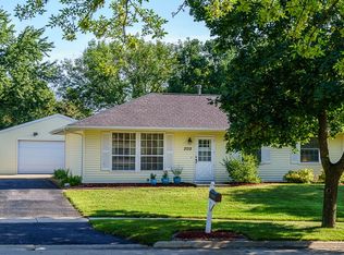 3712 Blue Mound Dr NE, Cedar Rapids, IA 52402