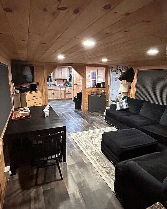 2nd image of 46 Cross Country Cir