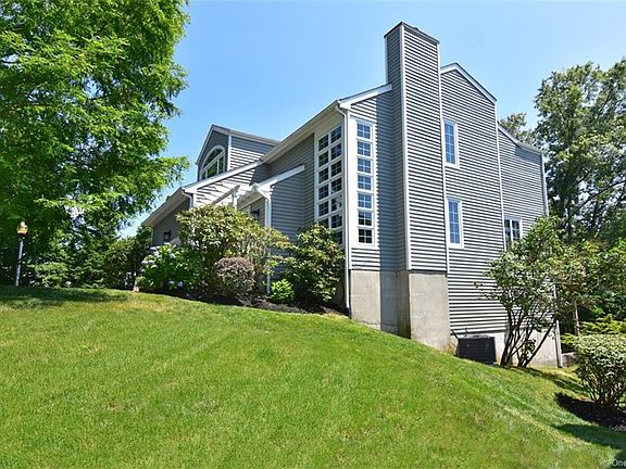 3rd image of 7 Pinewood Cir