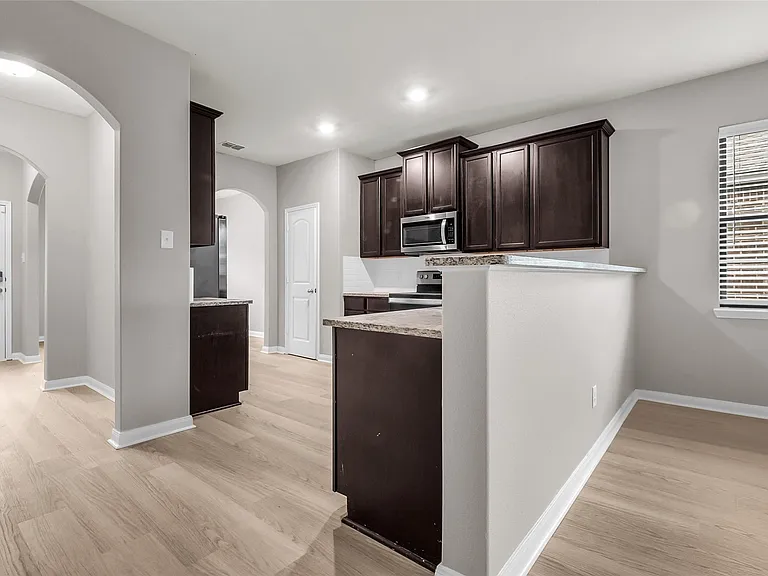 124 Bowen St — Photo 11