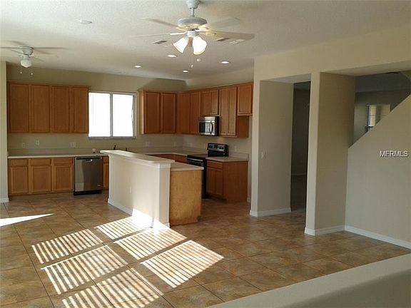 5th image of 10042 Stratford Pointe Ave