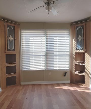 5th image of 608 Hickory Cir