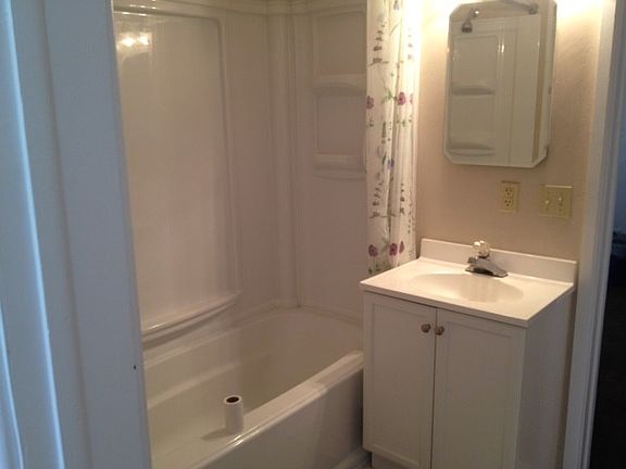 3rd image of 710 E Broadway Ave