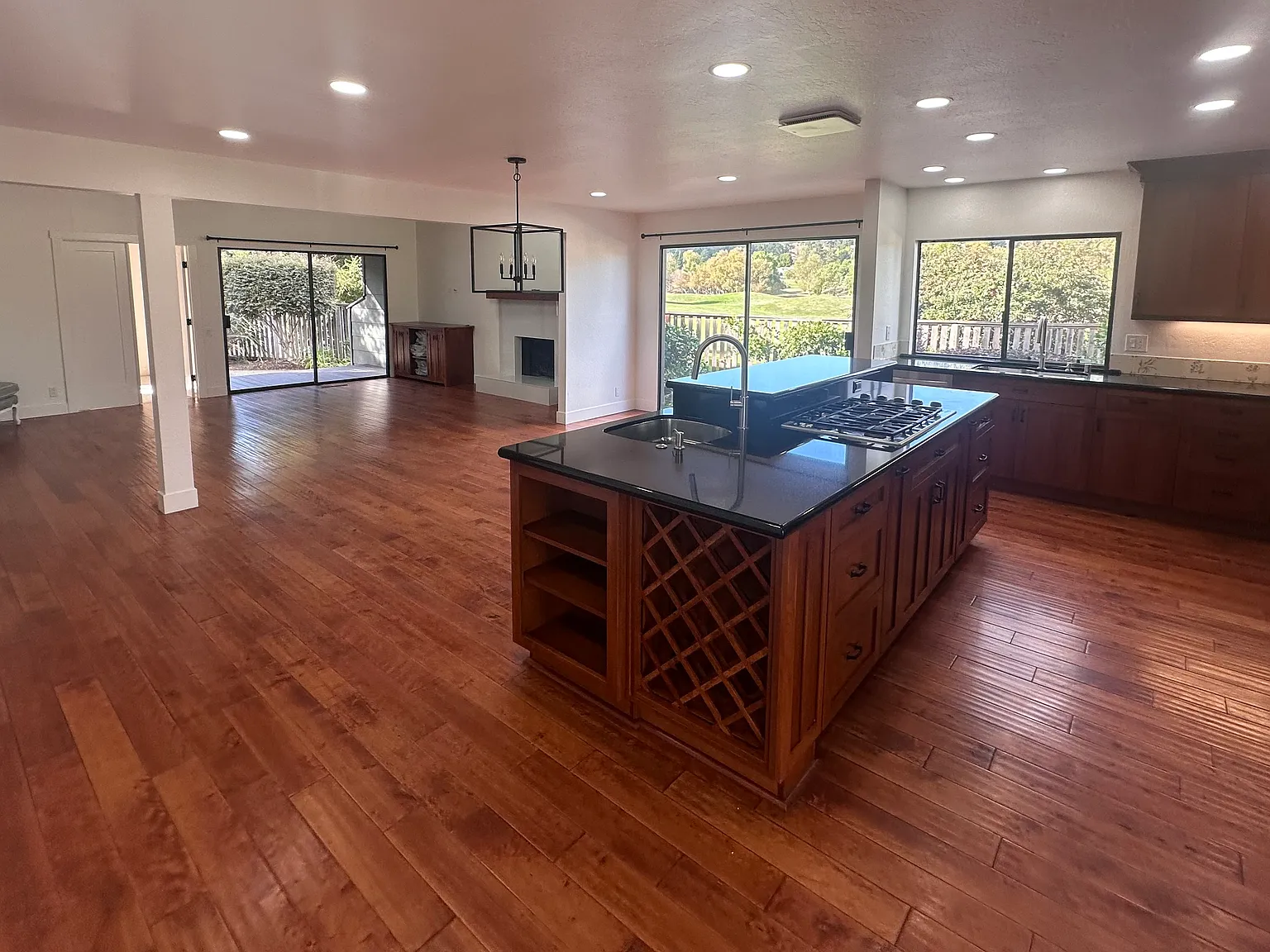 3 bed, 1552 sqft, $7,500 — Photo 2