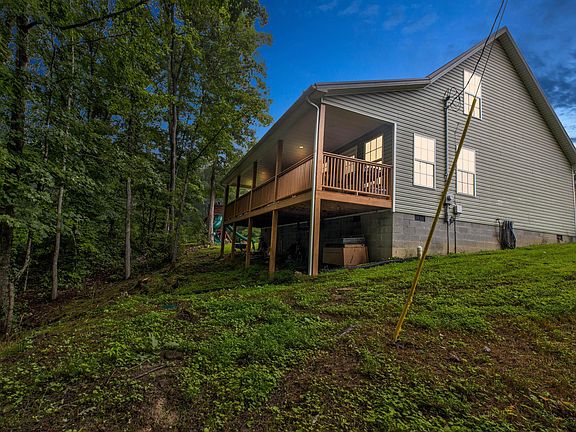 3rd image of 286 Oak Ridge Rd