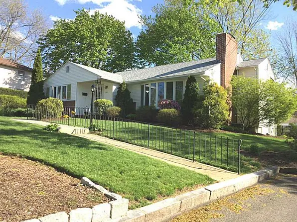 144 Garden Hills Dr, Cranston, RI 02920