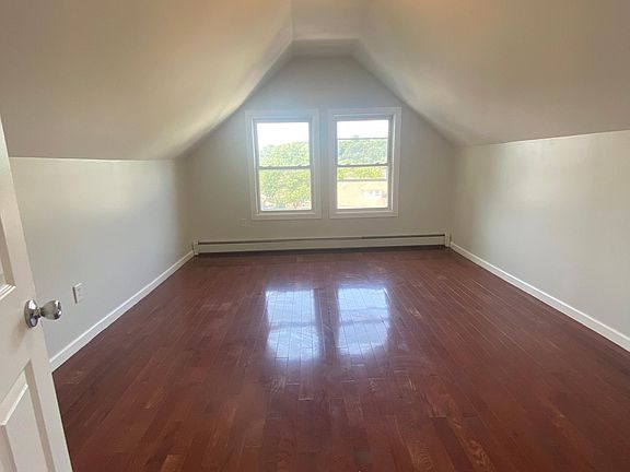 5th image of 124 Belknap Ave #5