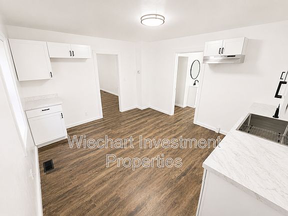 5th image of 618 W Wayne St