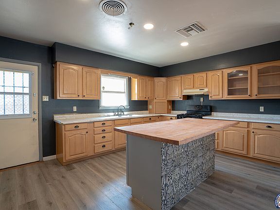 4th image of 361 N 1st St