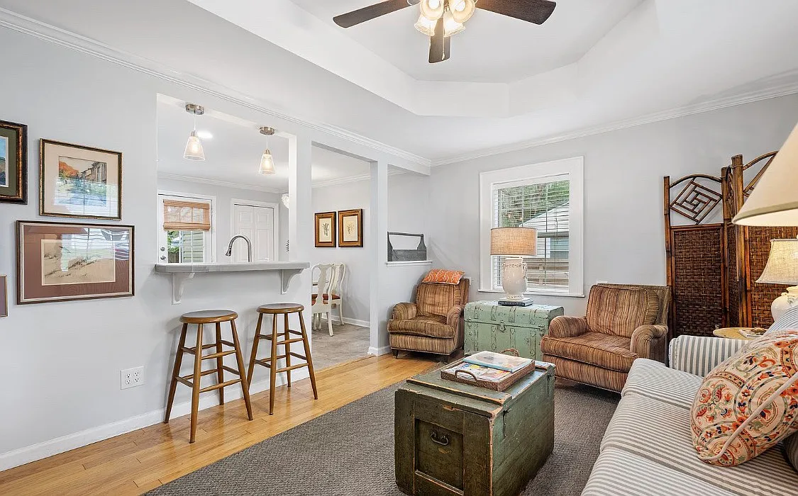 1102 Lafayette St — Photo 4