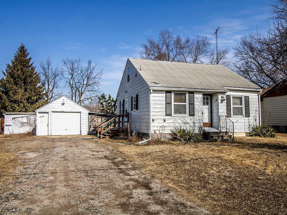 1st image of 1601 W Gilbert Dr
