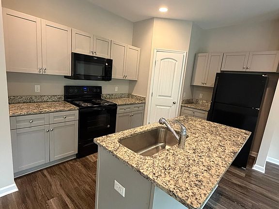 3rd image of 654 Pippin Dr