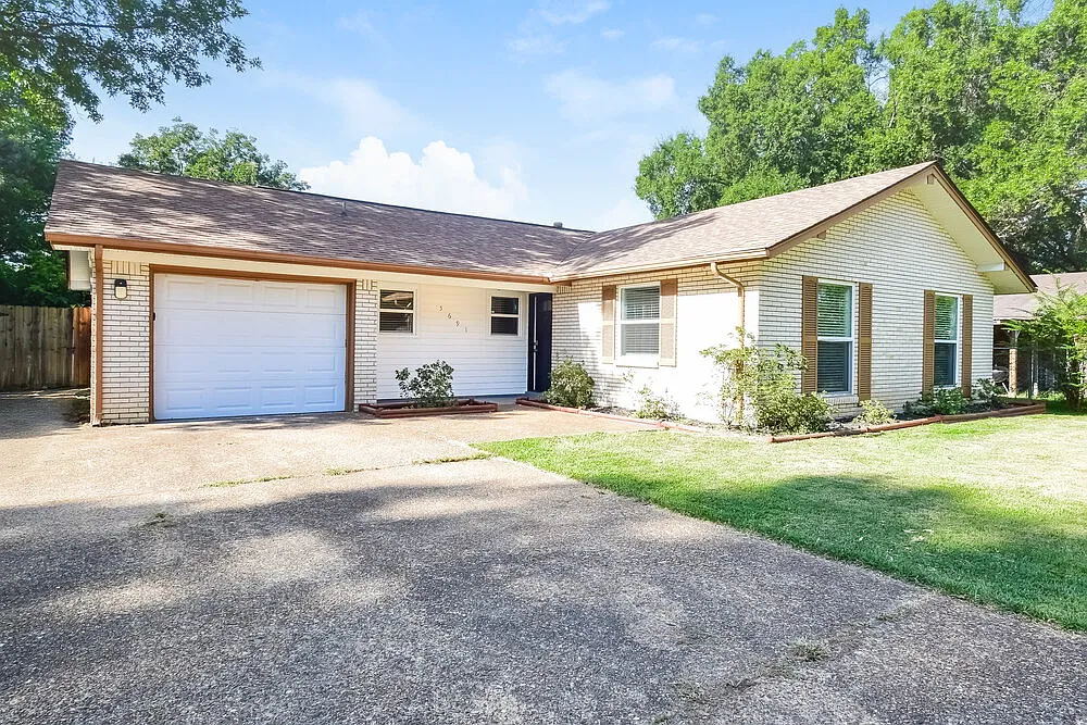 4 bed, 2.0 bath, 1330 sqft, $1,680 — Photo 3