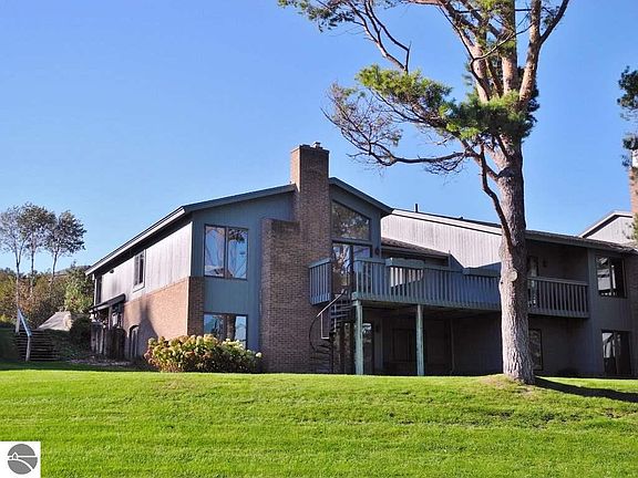 4th image of 725 N Apple Tree Dr Unit 3