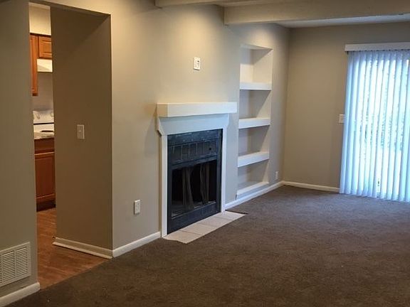 5th image of 3822 Bell St