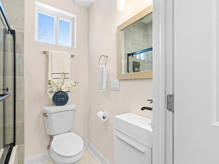 1017 S Bouvier St — Photo 30