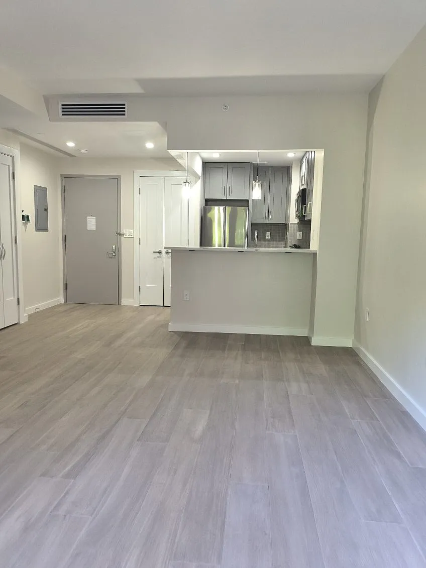 112 Seaman Avenue — Photo 3