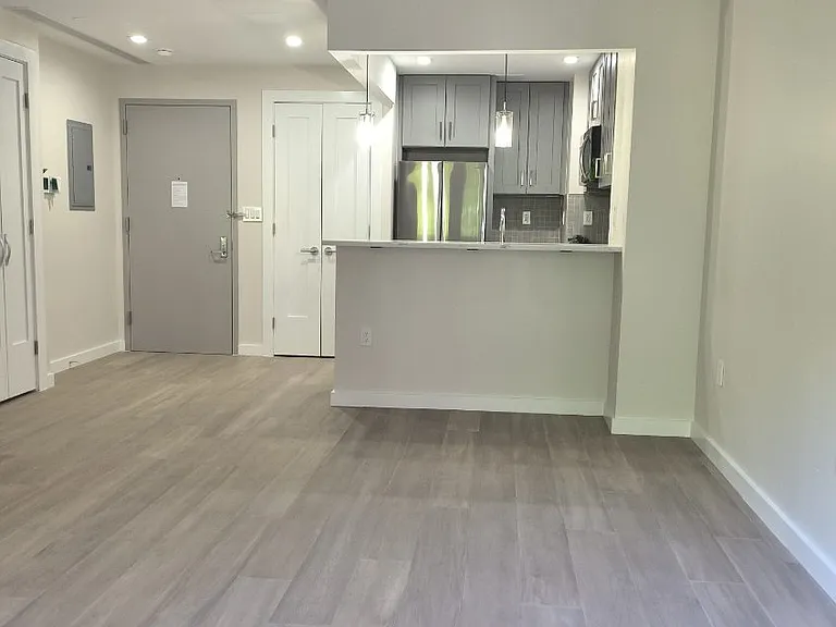 112 Seaman Ave #6B — Photo 3