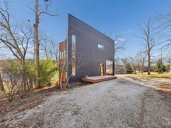 2nd image of 6252 N Lakeshore Dr