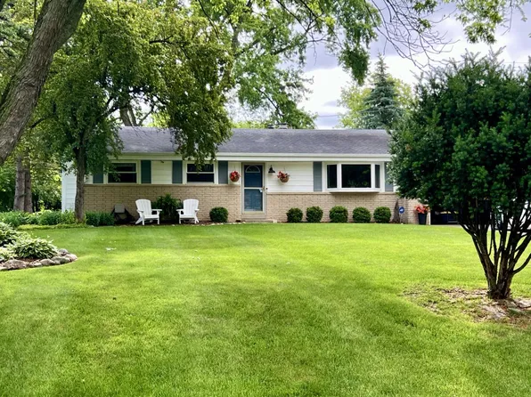 6876 South 109th STREET, Franklin, WI 53132