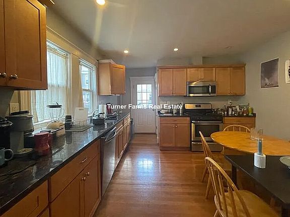 5th image of 64 Frederick Ave #1