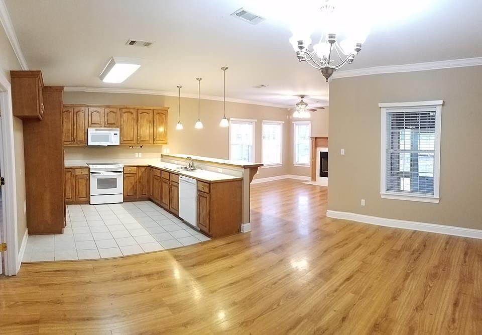 1st image of 1109 E Lakeshore Dr