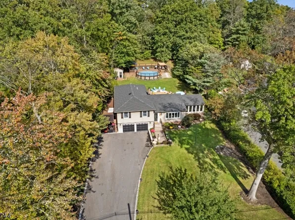 66 Lincoln St, East Hanover Twp., NJ 07936