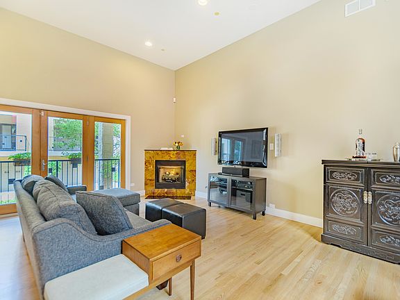 5th image of 2144 W Schiller St