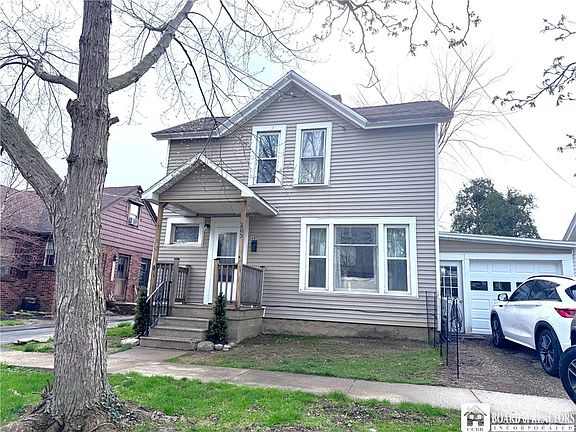 2nd image of 605 Swan St