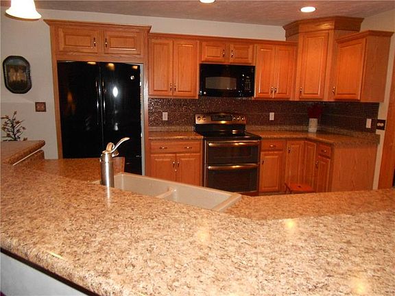 5th image of 551 Westminster Dr