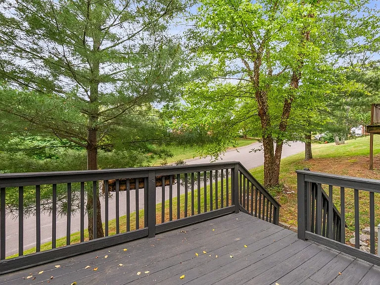7037 Mooreland Ct — Photo 40