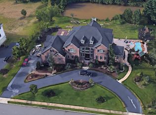 105 Hidden Pond Ct, Manalapan, NJ 07726