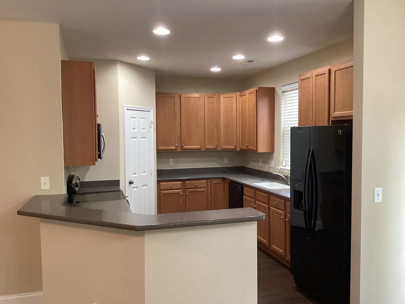 4 bed, 2.5 bath, 1896 sqft, $2,460 — Photo 3