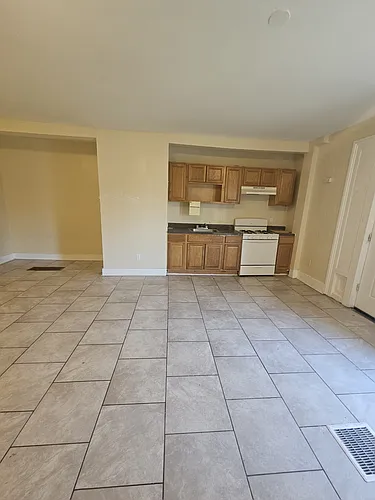 122 Derby Ave Photo 1