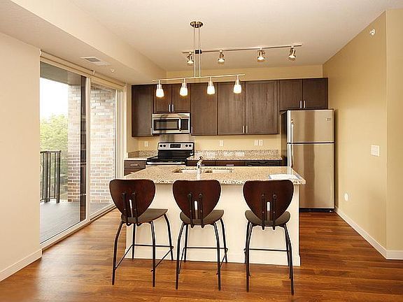 5th image of 716 4th St SE #201