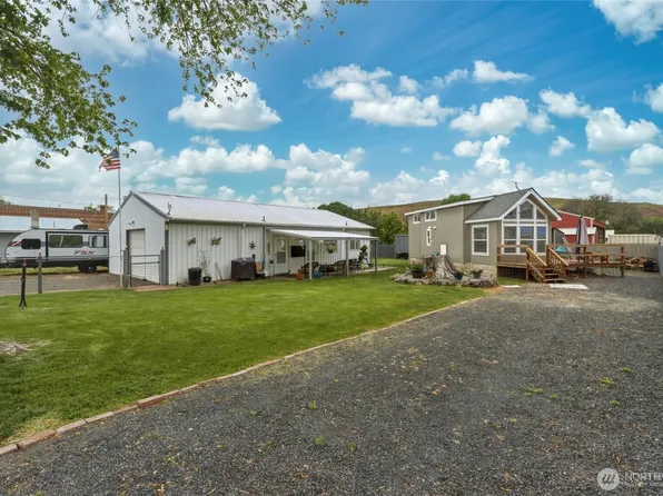 303 Main Street, Starbuck, WA 99359