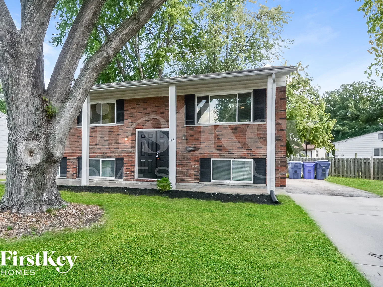 3 bed, 2.0 bath, 1064 sqft, $1,805 — Photo 1