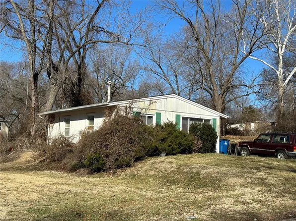 10039 Lord Dr, Saint Louis, MO 63136