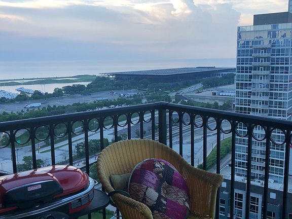 4th image of 1717 S Prairie Ave APT 2109