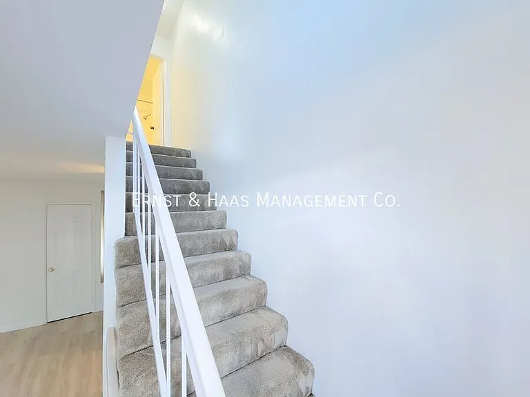 111 W Spring St #E — Photo 14