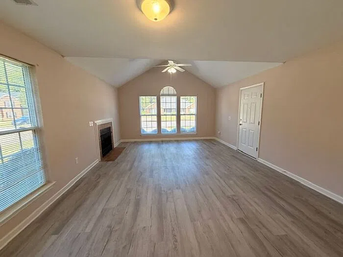 2 bed, 2.0 bath, 975 sqft, $1,100 — Photo 2