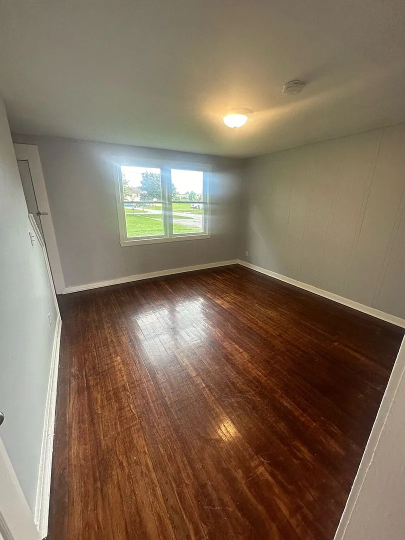 Lovely 2 Bedroom Townhome For Rent In Tonawanda $1350 — Photo 3