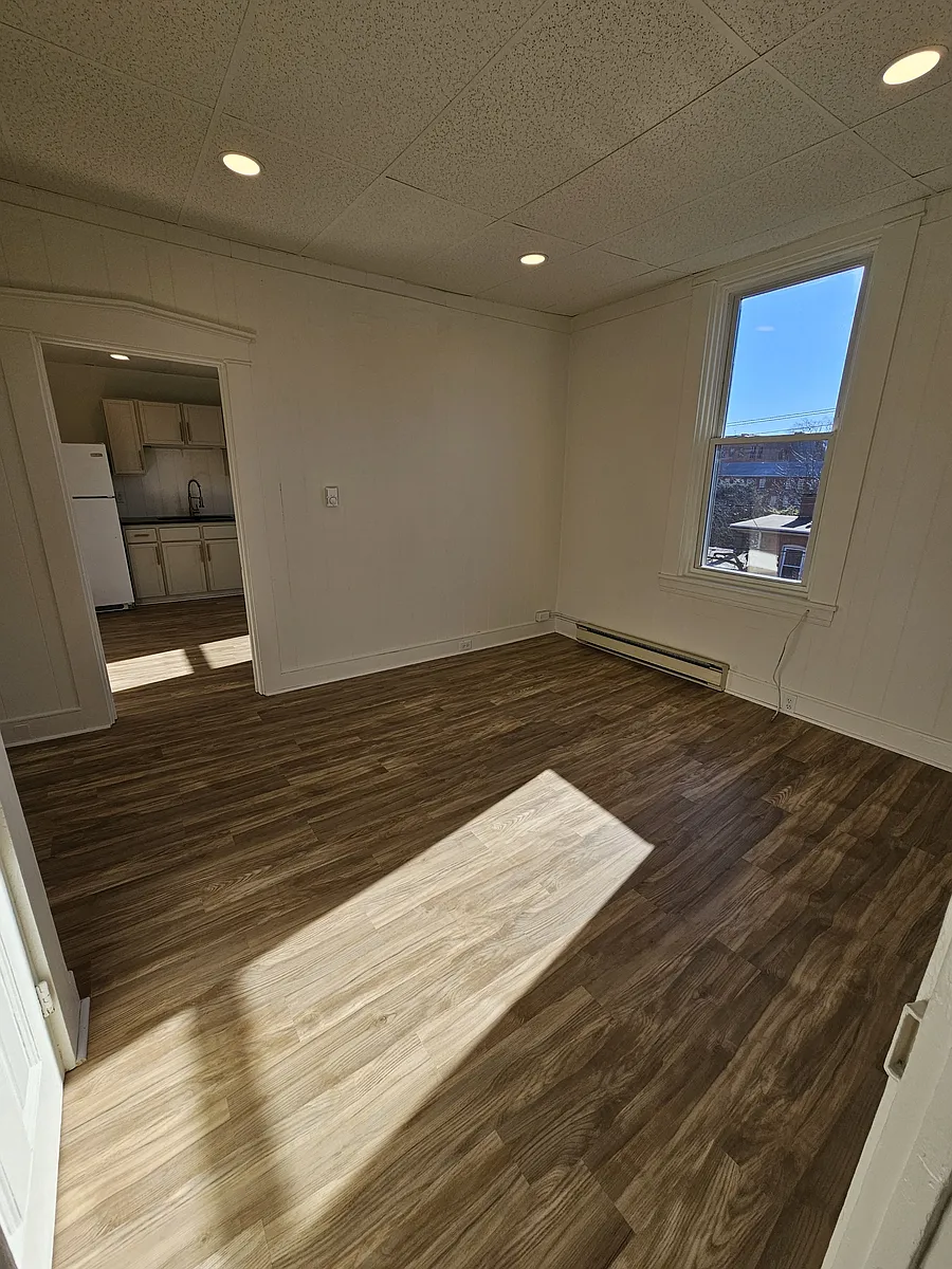 Building Photo - 303 N Lime St #5