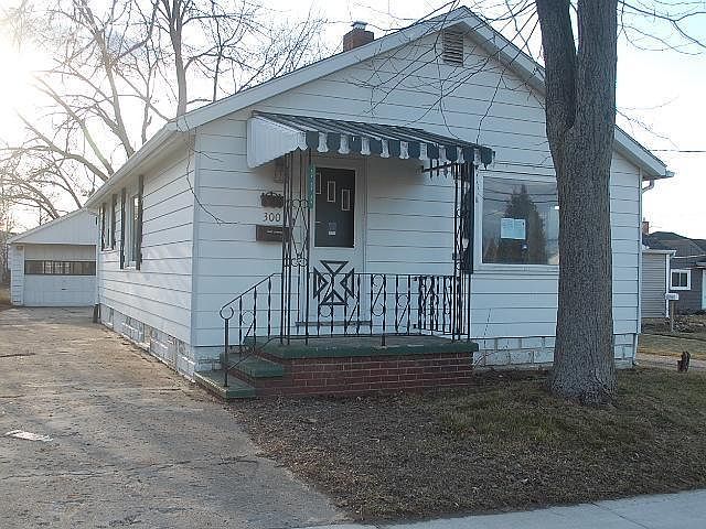 1st image of 300 S Adelaide St