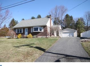 24 Faye Dr, Bechtelsville, PA 19505